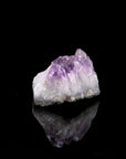 Amethyst Kristall für Ruhe, fördert klare Meditation, violette Kristalloberfläche.