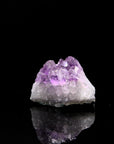 Hochwertiger Amethyst Kristall, fördert ausgewogene Energie, klare violette Oberfläche.