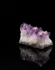 Amethyst Kristall für Balance, Heilstein für energetische Harmonie, violette Form.