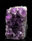 Hochwertiger Amethyst Kristall, fördert spirituelle Meditation, klare violette Oberfläche.