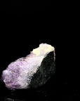 Violetter Amethyst Kristall, Heilstein für meditative Schutz, violette natürliche Struktur.