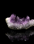 Amethyst Kristall für Klarheit, Heilstein für klare Meditation, violette Form.