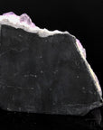 Natürlicher Amethyst Kristall, Heilstein für klare Energie, violette Oberfläche.