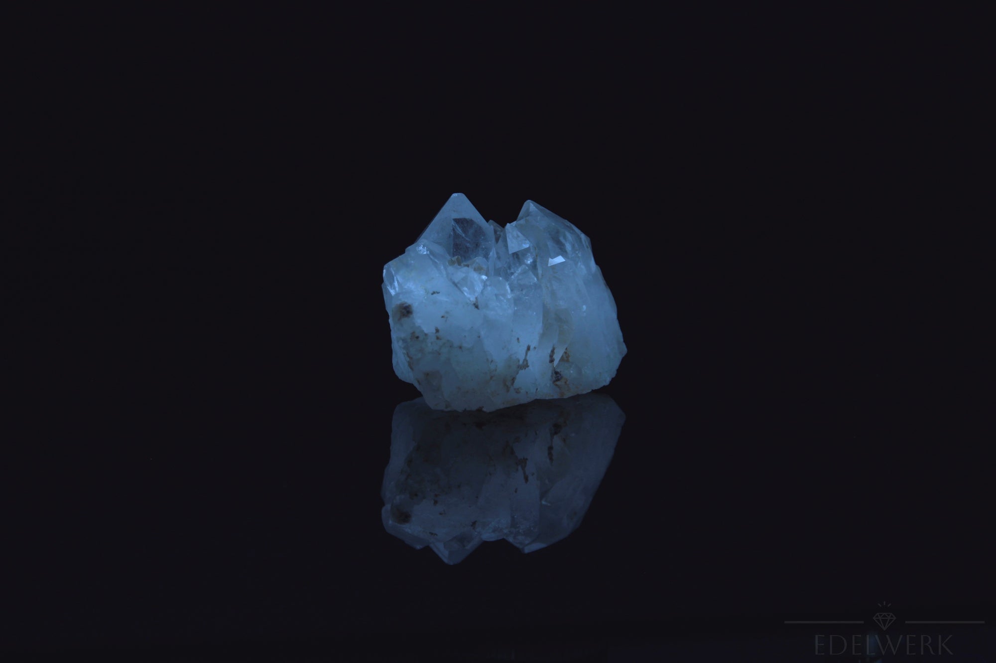 Natürlicher Bergkristall, Heilstein für meditative Klarheit, klare Form.