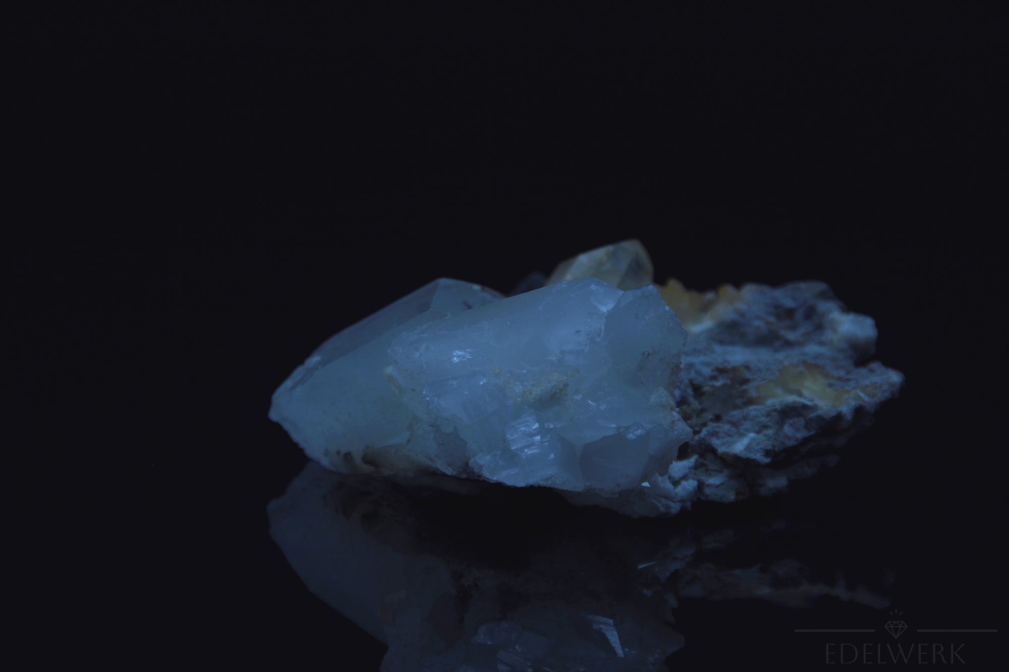 Klarer Bergkristall, Heilstein für meditative Energie, klare Struktur.