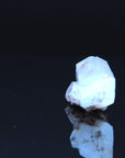 Strahlender Bergkristall, fördert spirituelle Balance, klare Kristalloberfläche.