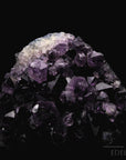 Tiefvioletter Amethyst Kristall, Heilstein für meditative Praxis, violette Struktur.