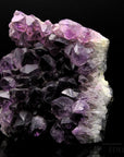 Natürlicher Amethyst Kristall, Heilstein für spirituelle Harmonie, violette Form.