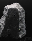 Amethyst Kristall für Ruhe, Heilstein für spirituelle Harmonie, violette Oberfläche.