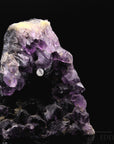 Violetter Amethyst Kristall, Heilstein für energetische Harmonie, violette Struktur.