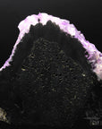 Natürlicher Amethyst Kristall, Heilstein für klare Energie, violette Oberfläche.