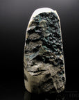 Strahlender Amethyst Kristall, Heilstein für innere Balance, violette strahlende Oberfläche.
