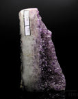 Strahlender Amethyst Kristall, fördert energetische Harmonie, violette glänzende Kristalle.