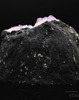 Tiefvioletter Amethyst Kristall, Heilstein für innere Balance, violette glänzende Form.