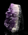 Amethyst Kristall für Ruhe, fördert spirituelle Kraft, violette Kristallstruktur.