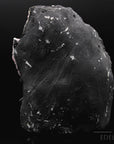 Amethyst Kristall für Klarheit, fördert intuitive Ruhe, violette glänzende Form.