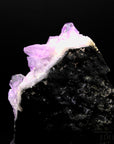 Natürlicher Amethyst Kristall, fördert spirituelle Energie, ungeschliffene violette Struktur.