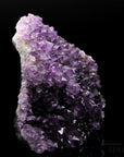 Natürlicher Amethyst Kristall, Heilstein für klare Meditation, violette Oberfläche.