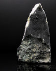 Amethyst Kristall für Ruhe, Heilstein für spirituelle Harmonie, violette Oberfläche.