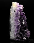 Amethyst Kristall für Ruhe, fördert intuitive Ruhe, violette glänzende Form.
