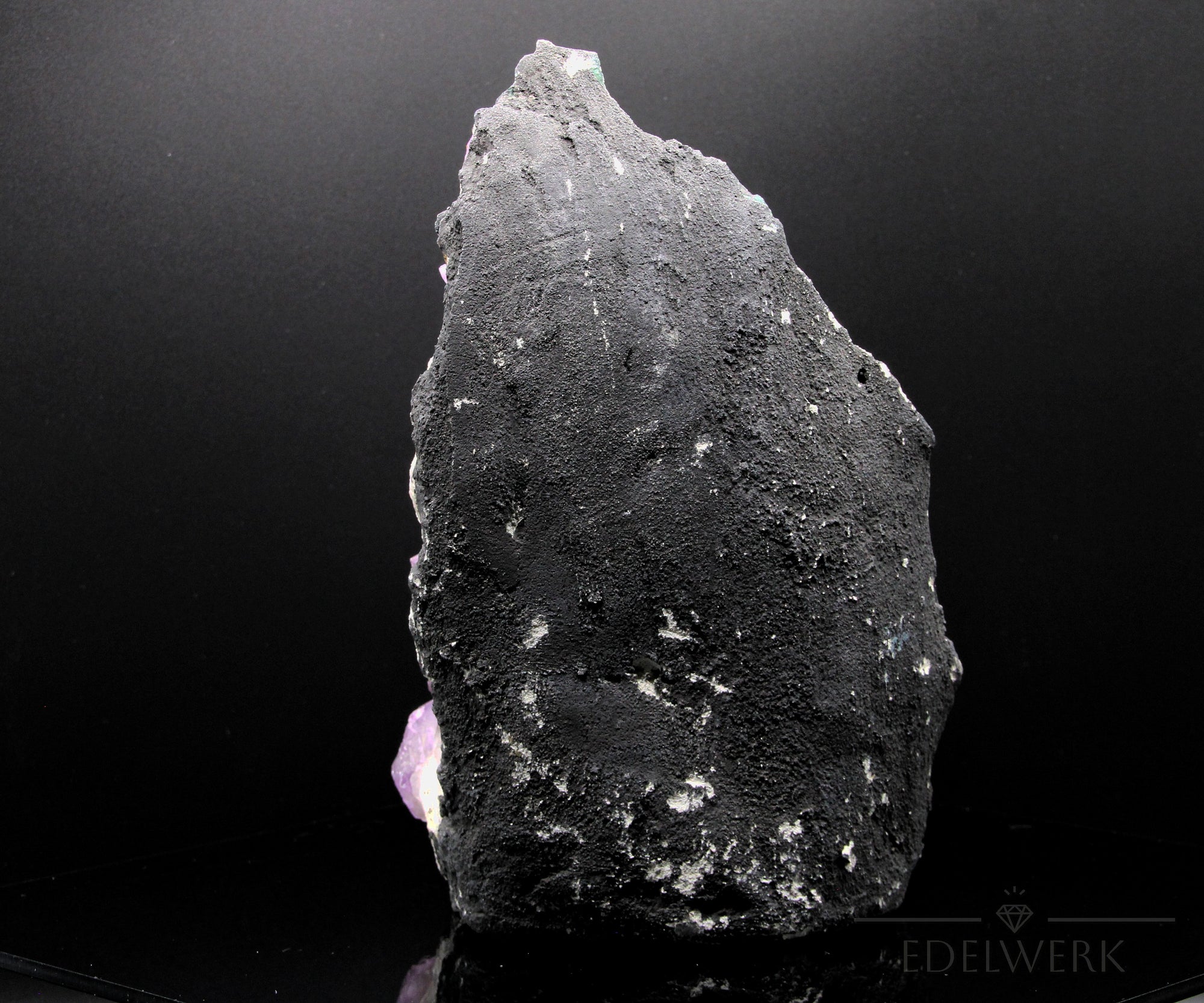 Hochwertiger Amethyst Kristall, Heilstein für klare Energie, violette Kristallform.