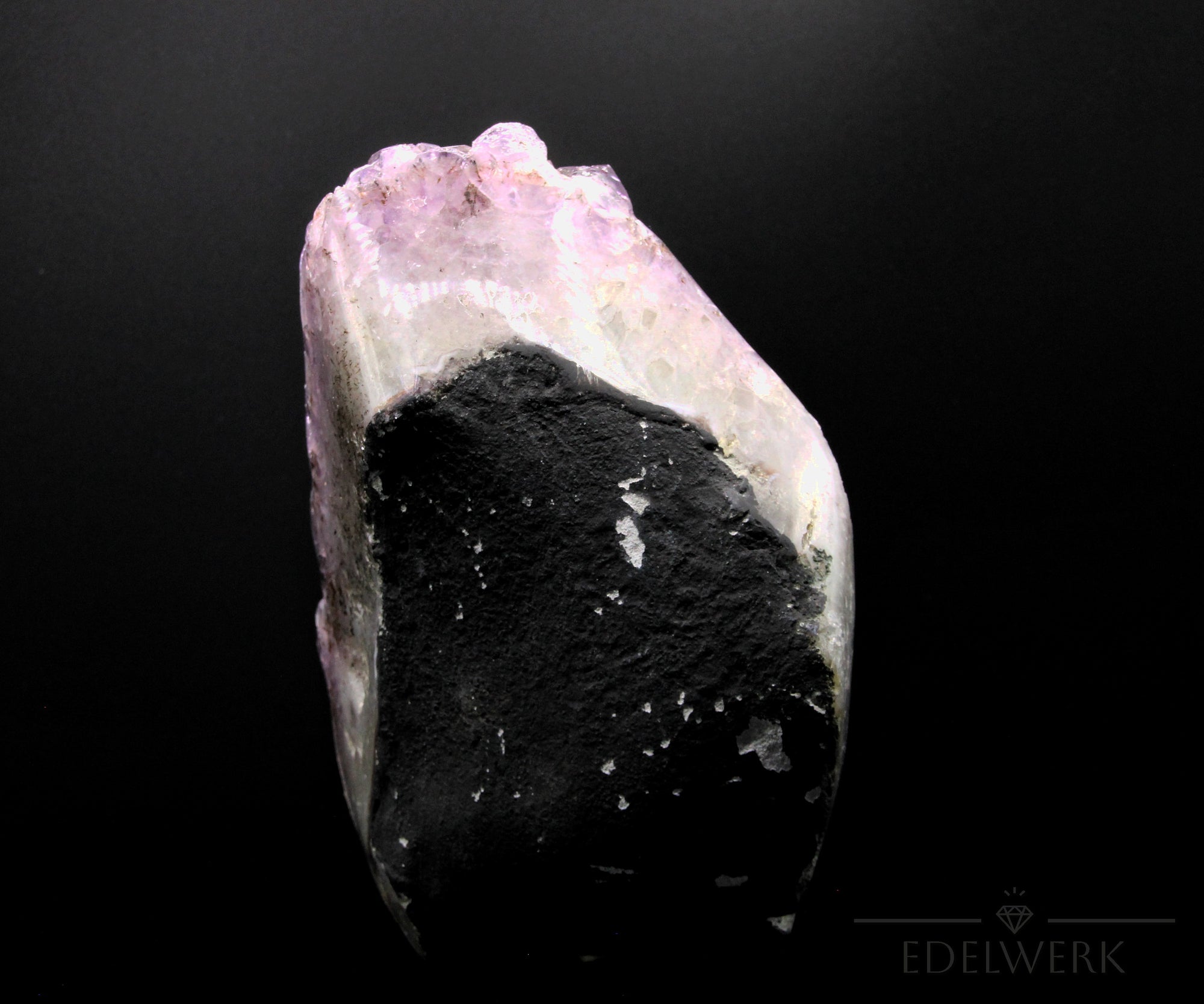 Natürlicher Amethyst Kristall, Heilstein für klare Meditation, violette Oberfläche.