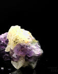 Tiefvioletter Amethyst Kristall, fördert spirituelle Energie, violette Kristalloberfläche.