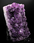 Hochwertiger Amethyst Kristall, Heilstein für klare Energie, violette Kristallform.