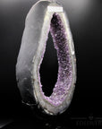 Tiefvioletter Amethyst Kristall, Heilstein für spirituelle Entspannung, violette Struktur.