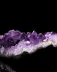 Amethyst Kristall für Ruhe, fördert spirituelle Entspannung, violette Kristallstruktur.