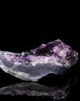Violetter Amethyst Kristall, Heilstein für spirituelle Ruhe, violette Struktur.