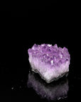 Amethyst Kristall für Klarheit, fördert meditative Praxis, violette Kristallstruktur.