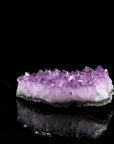 Amethyst Kristall für Klarheit, Heilstein für innere Balance, violette Oberfläche.