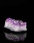 Tiefvioletter Amethyst Kristall, fördert intuitive Balance, violette natürliche Struktur.