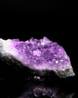 Amethyst Kristall für Ruhe, energetischer Stein für innere Balance, violette Struktur.