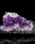 Amethyst Kristall für Ruhe, Heilstein für energetische Klarheit, violette Form.