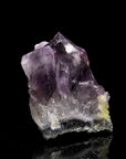 Hochwertiger Amethyst Kristall, fördert spirituelle Ruhe, klare violette Oberfläche.