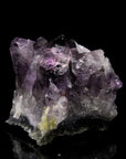 Hochwertiger Amethyst Kristall, fördert energetische Harmonie, violette glänzende Kristalle.