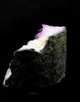 Violetter Amethyst Kristall, Heilstein für energetische Klarheit, violette Struktur.