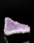 Natürlicher Amethyst Kristall, fördert intuitive Praxis, violette Oberfläche.