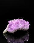 Natürlicher Amethyst Kristall, Heilstein für meditative Praxis, violette Form.