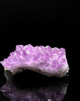 Natürlicher Amethyst Kristall, fördert spirituelle Energie, ungeschliffene violette Struktur.