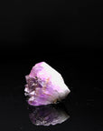 Strahlender Amethyst Kristall, Heilstein für klare Intuition, violette natürliche Form.