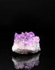 Amethyst Kristall für Ruhe, fördert meditative Entspannung, violette Kristallstruktur.