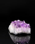 Natürlicher Amethyst Kristall, Heilstein für klare Meditation, ungeschliffene violette Form.