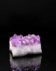 Natürlicher Amethyst Kristall, Heilstein für spirituelle Harmonie, violette Kristallform.