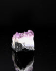 Strahlender Amethyst Kristall, Heilstein für klare Meditation, violette natürliche Form.