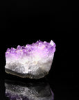 Hochwertiger Amethyst Kristall, Heilstein für klare Energie, klare violette Struktur.