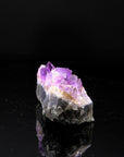 Natürlicher Amethyst Kristall, Heilstein für klare Energie, ungeschliffene violette Form.