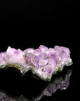 Natürlicher Amethyst Kristall, fördert energetische Harmonie, ungeschliffene violette Struktur.